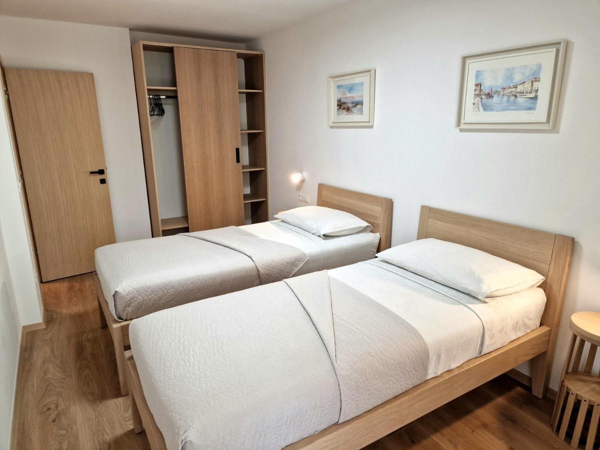 Apartments Cerin-โรวีน ภายนอก รูปภาพ